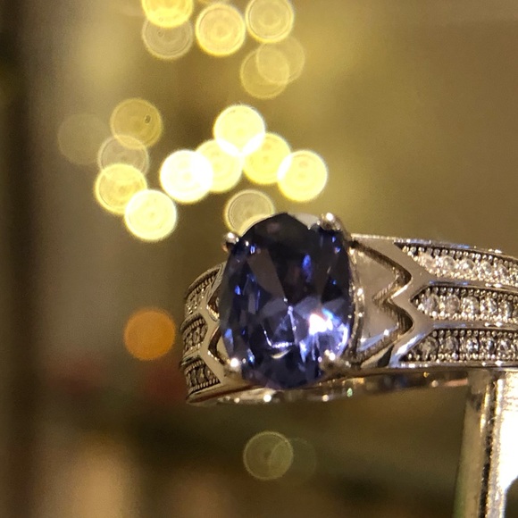 Amethyst stone set in 925 stamped silver ring w/white Cubic Zirconia size 7 - Picture 4 of 11